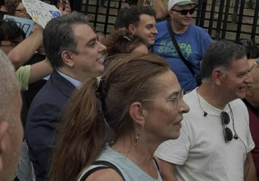 Ирене Планк до Асен Василев на партиен протест в София